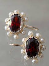 Orecchini Oval Mandala in cristallo rosso e perle